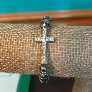 Stretchable Cross Bracelet